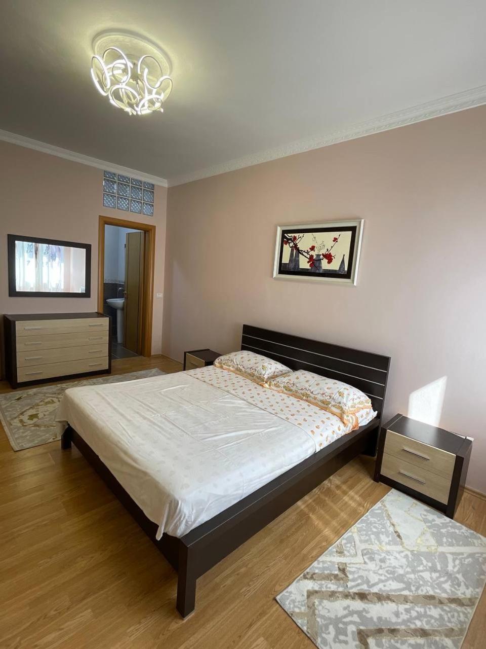 Pensjonat Shkoder Apartment *